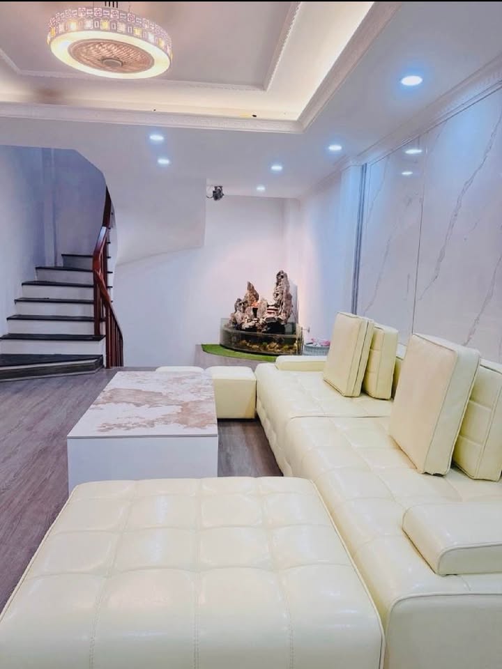 Hàng Hiếm. Chính chủ gửi bán căn nhà Khu đô thị Linh Đàm - Hoàng Mai - Hà Nội - Diện tích 40m2. Giá 8.tỷ